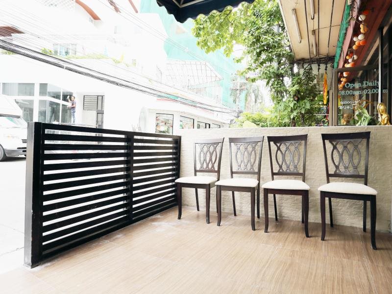 Sukhumvit 20 Guest House 1