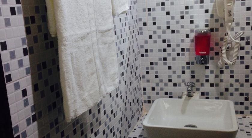 Sukhumvit 20 Guest House 20
