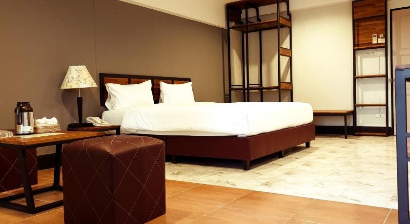 The Canal Hotel 16