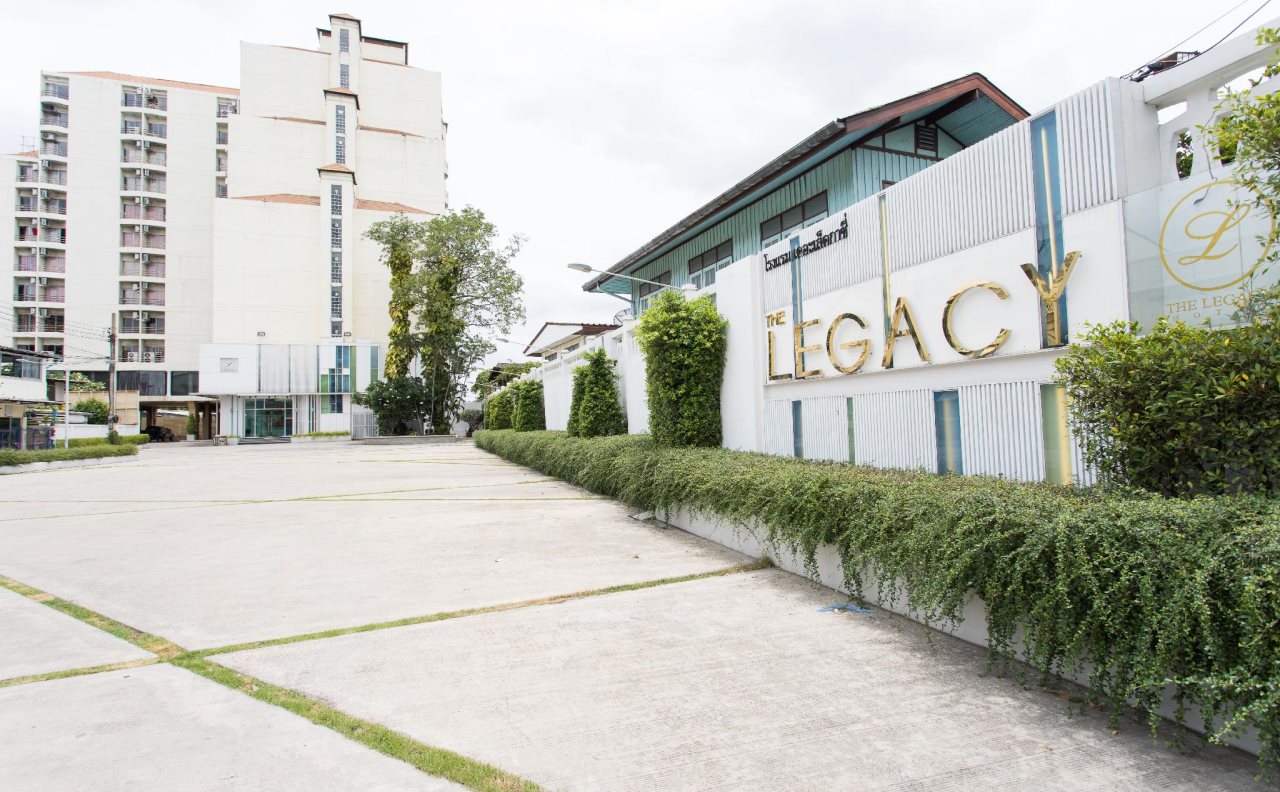 The Legacy Hotel 11