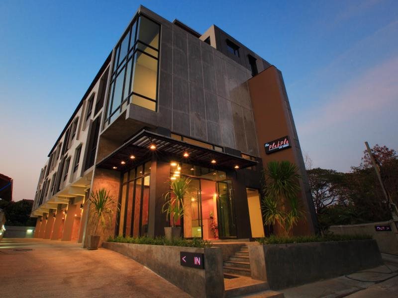The Plubpla Serviced Apartment 1