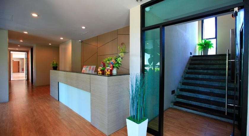 The Plubpla Serviced Apartment 17