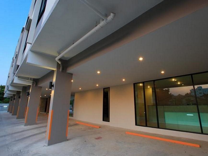 The Plubpla Serviced Apartment 8