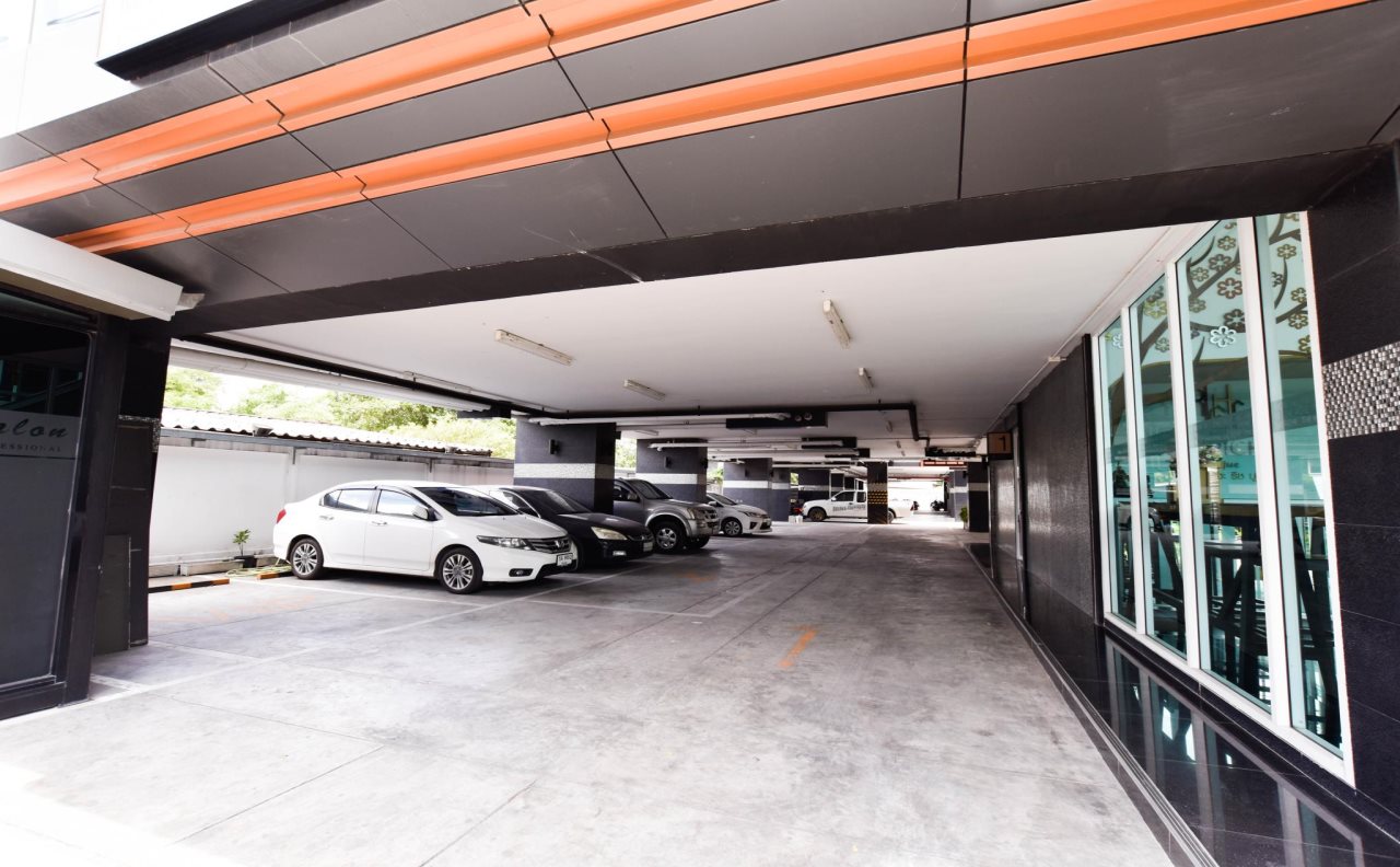 The Riche Boutique 5