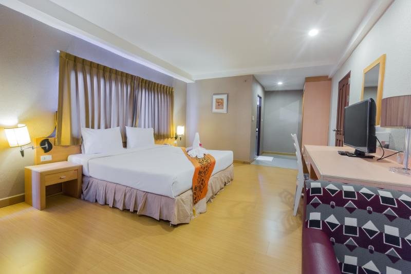 Three Seasons Place Hotel 4