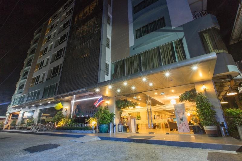 Three Seasons Place Hotel 5