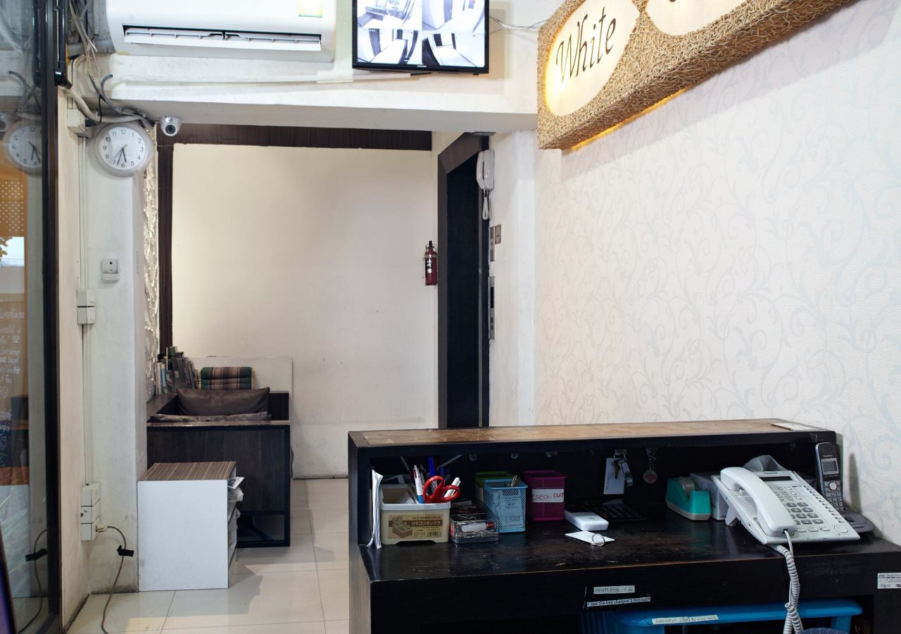 White House Asoke Sukhumvit 18 11