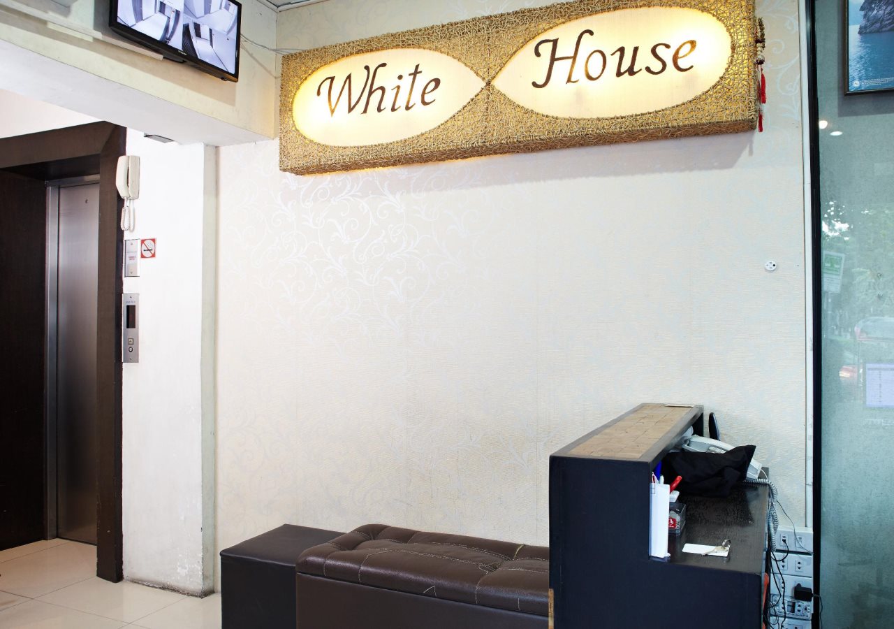 White House Asoke Sukhumvit 18 18