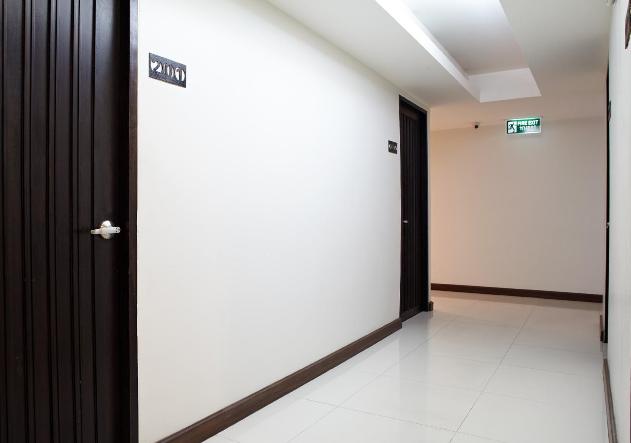 White House Asoke Sukhumvit 18 20