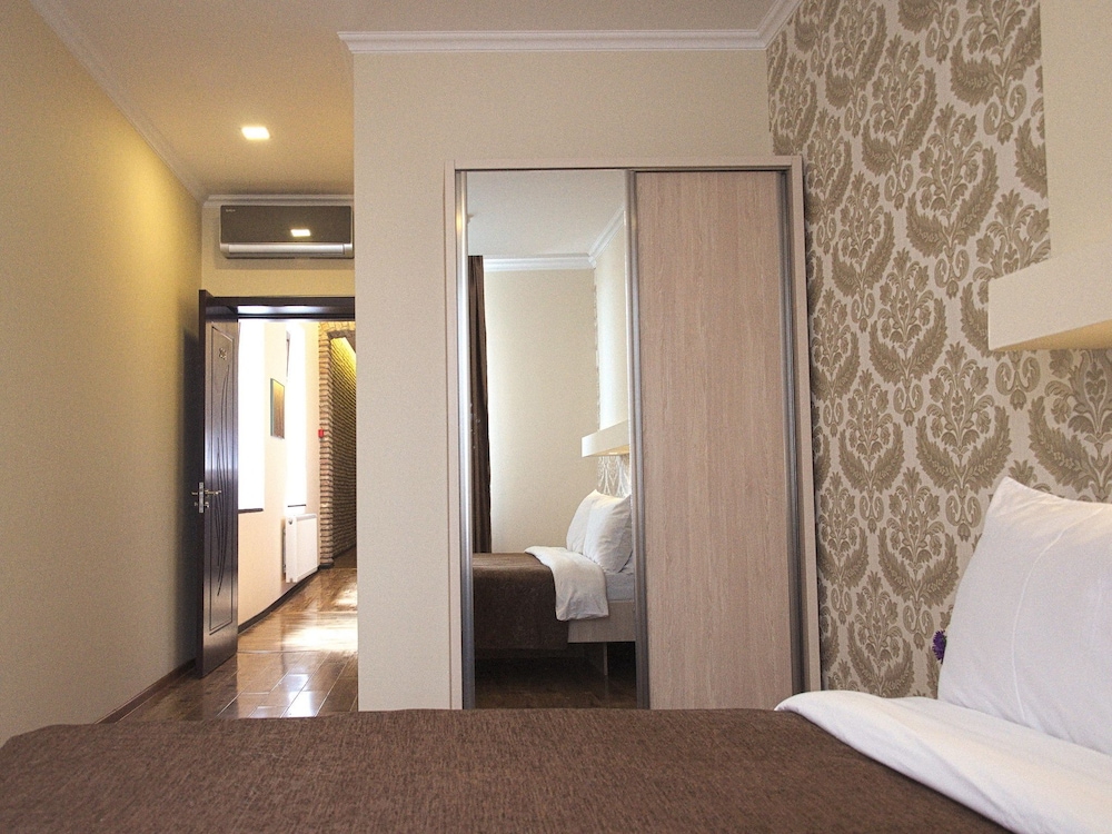 Hotel Tiflis 11