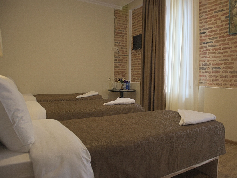 Hotel Tiflis 12