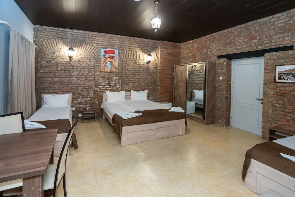 Hotel Tiflis 19