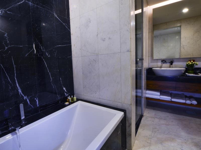 The Avenue Hotel 7