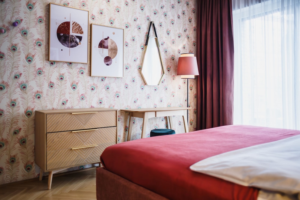 The Circus Apartments 11
