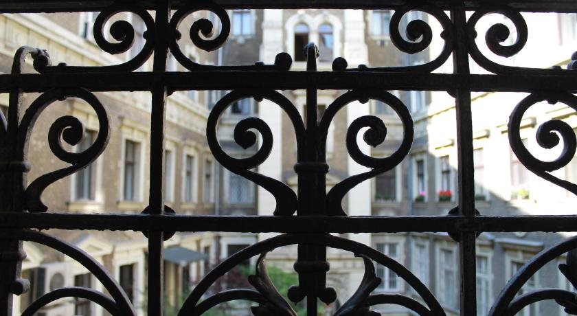 Omega Guesthouse Budapest 15