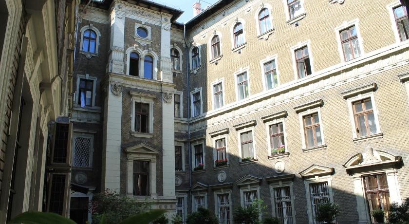 Omega Guesthouse Budapest 3