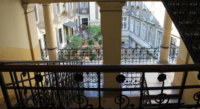 Omega Guesthouse Budapest 4