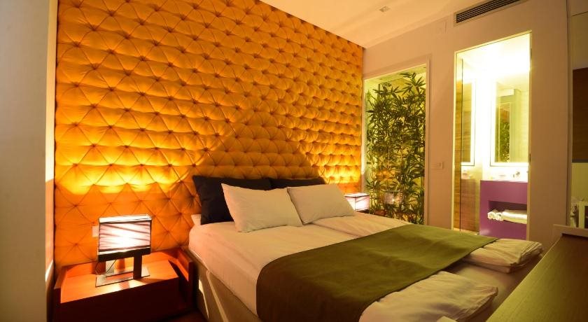 Boutique Rooms 1
