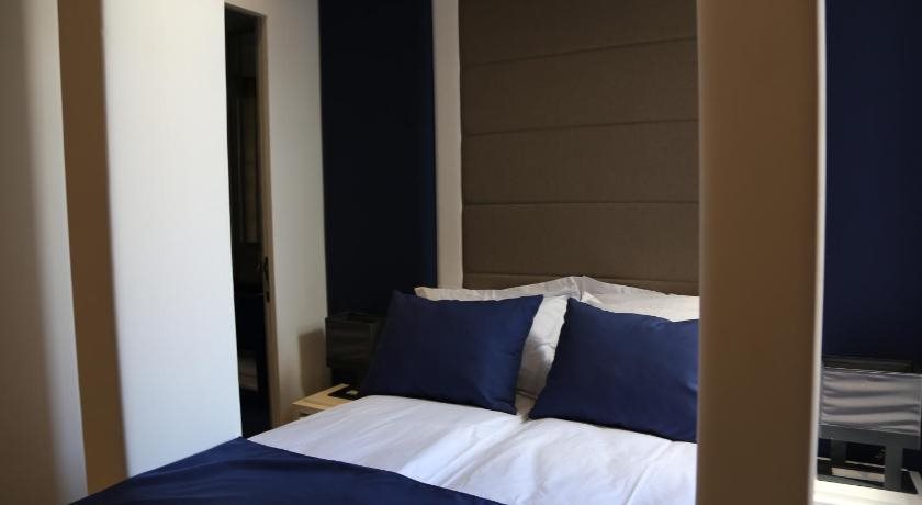 Boutique Rooms 2