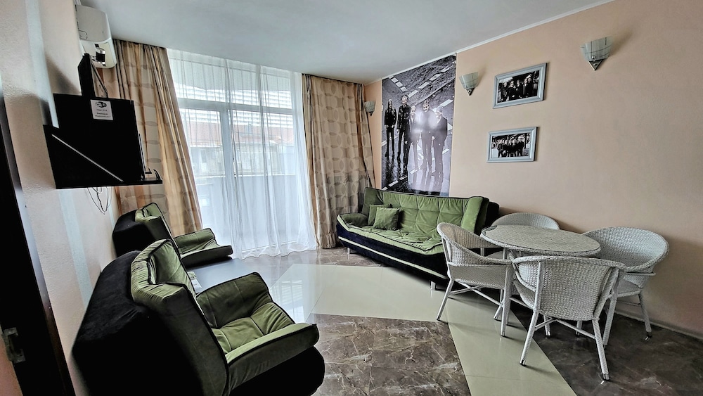 Rock Hotel First Line 23