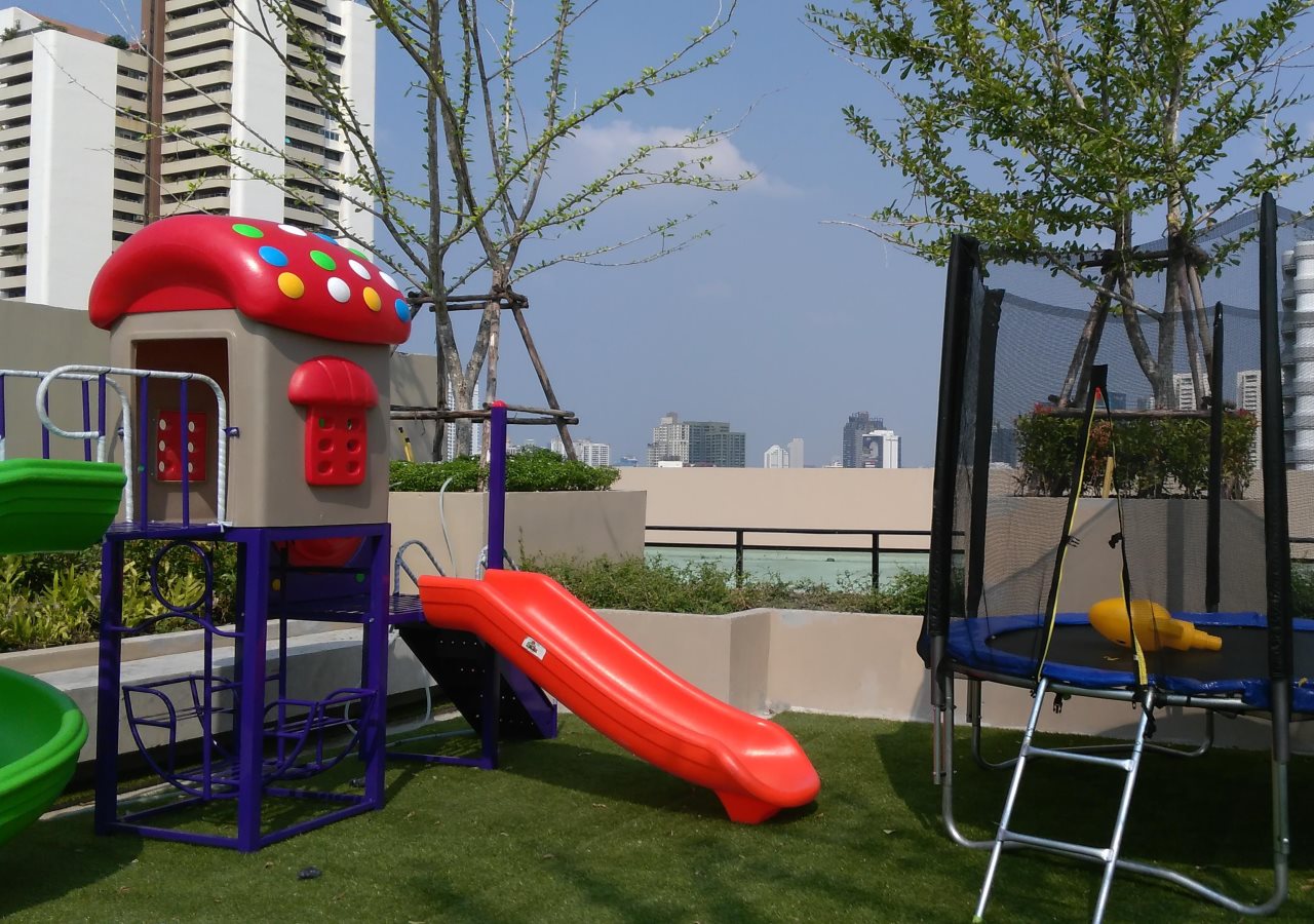 Ten Ekamai Suites Serviced Apartment 12
