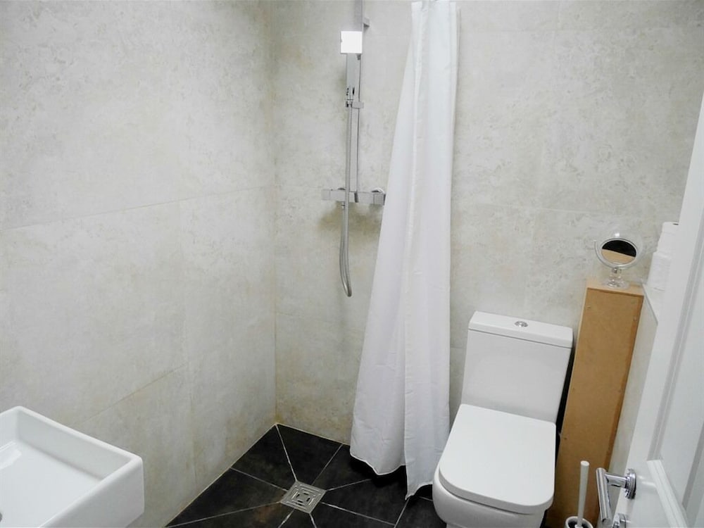 Kew Rooms 15