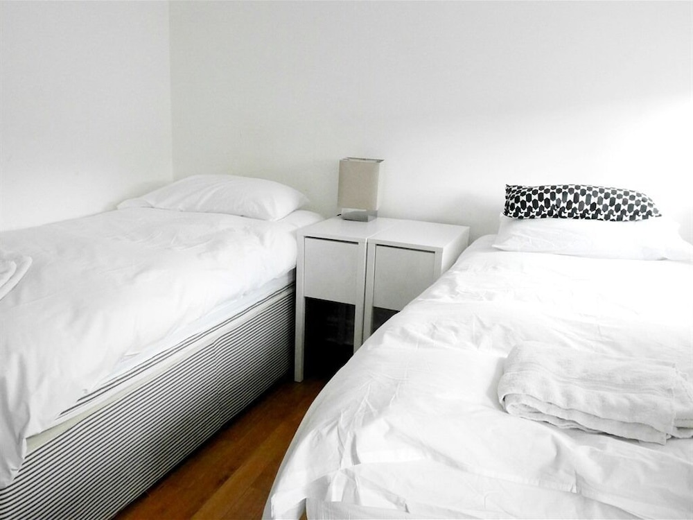 Kew Rooms 7