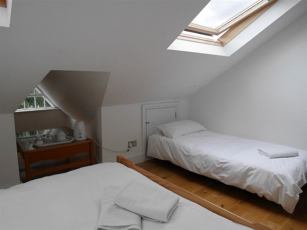Kew Rooms 9