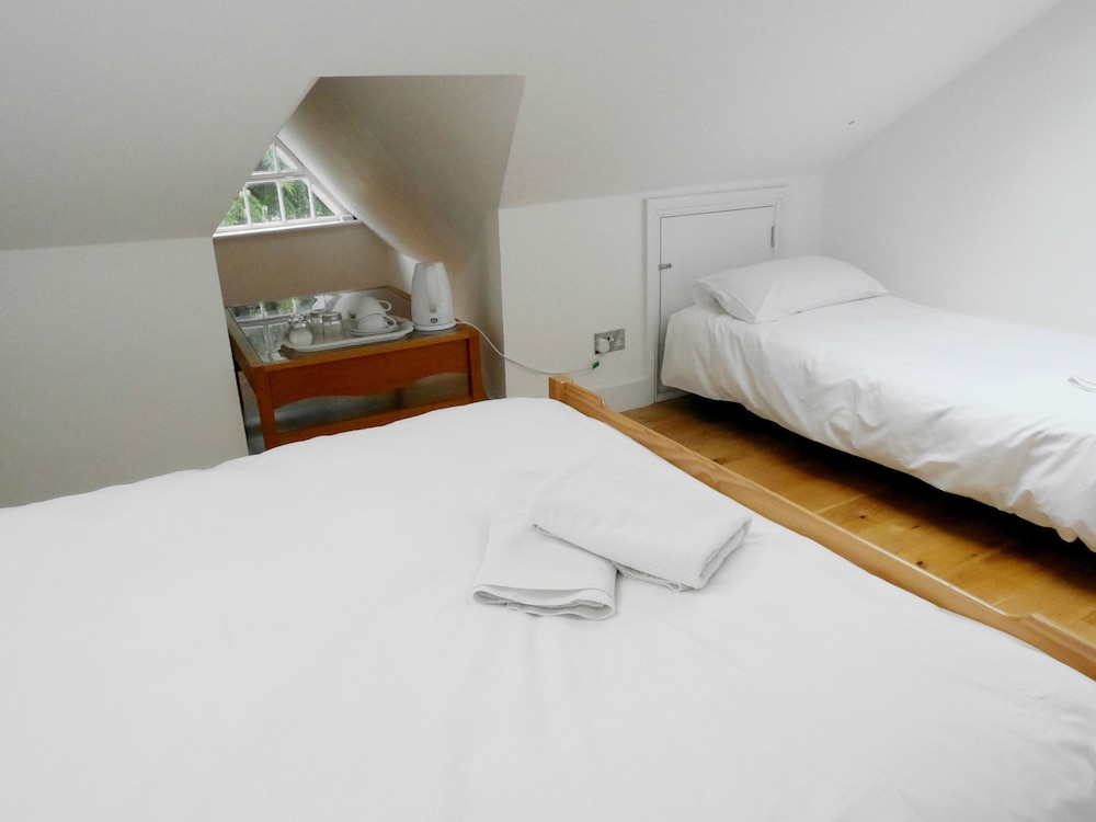 Kew Rooms 5