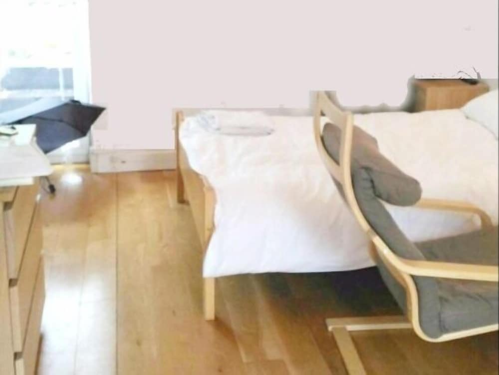 Kew Rooms 10