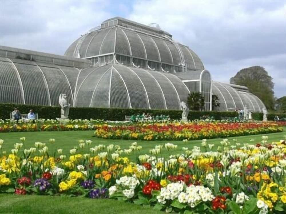 Kew Rooms 22