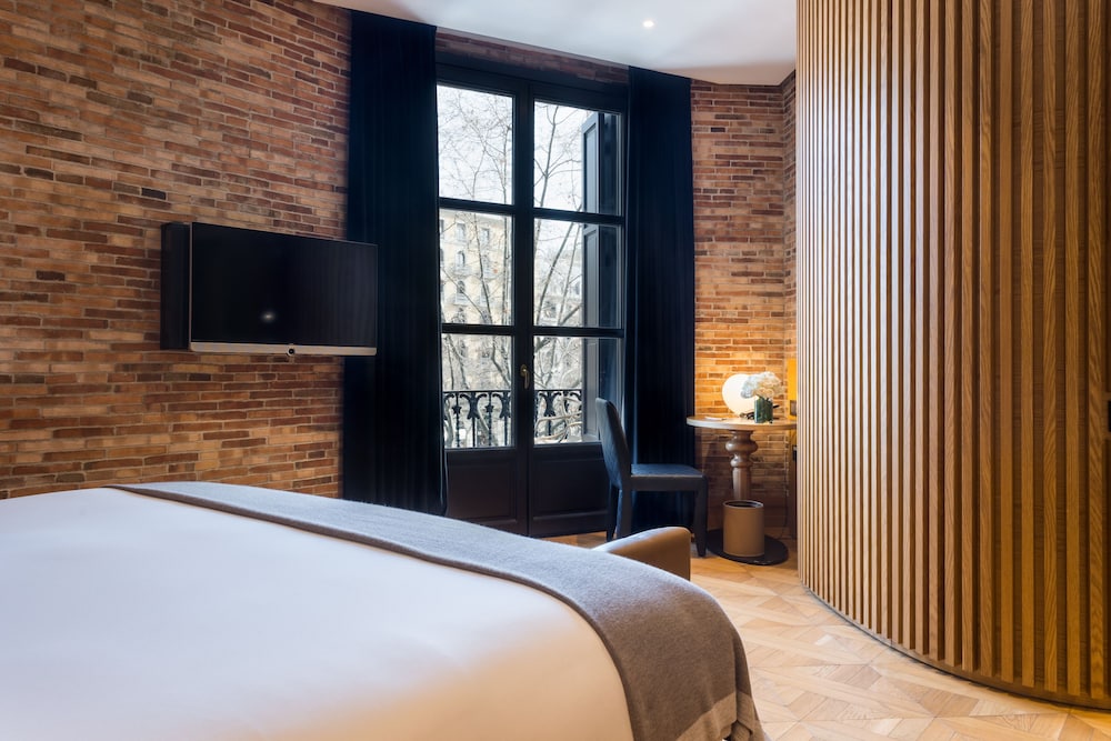 Monument Hotel 24