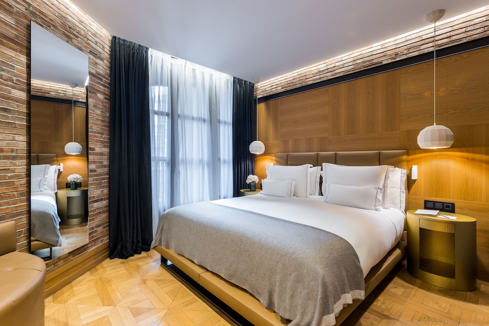 Monument Hotel 19
