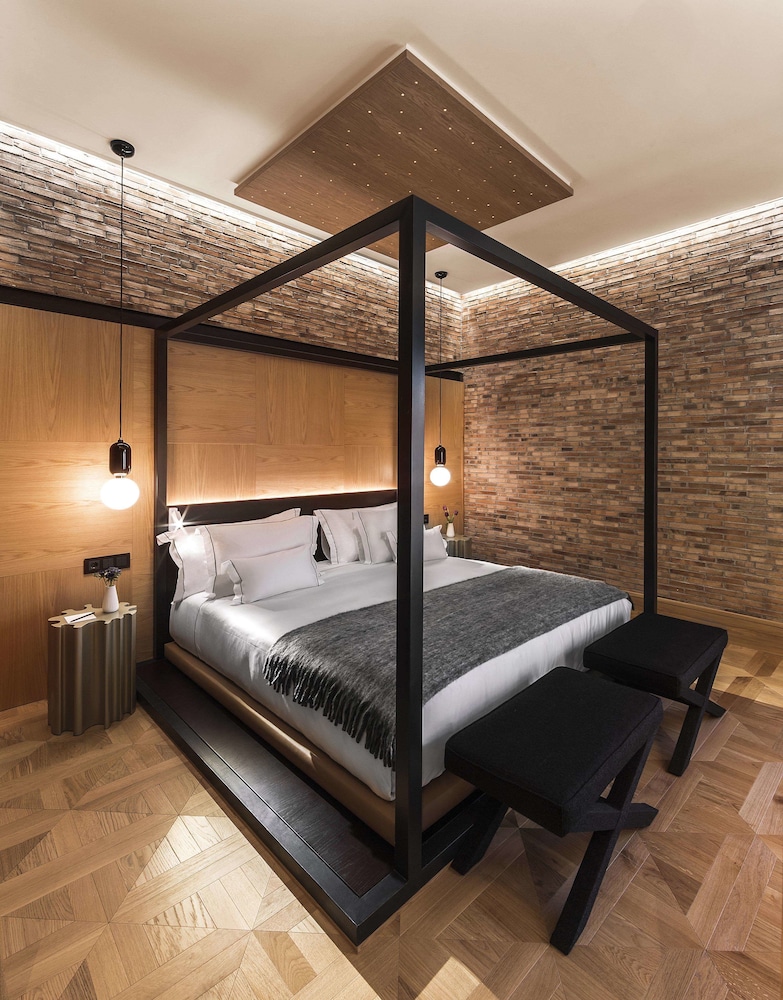 Monument Hotel 13