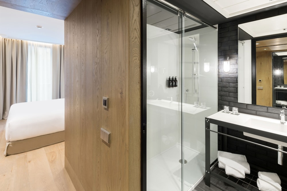 The Corner Hotel 5