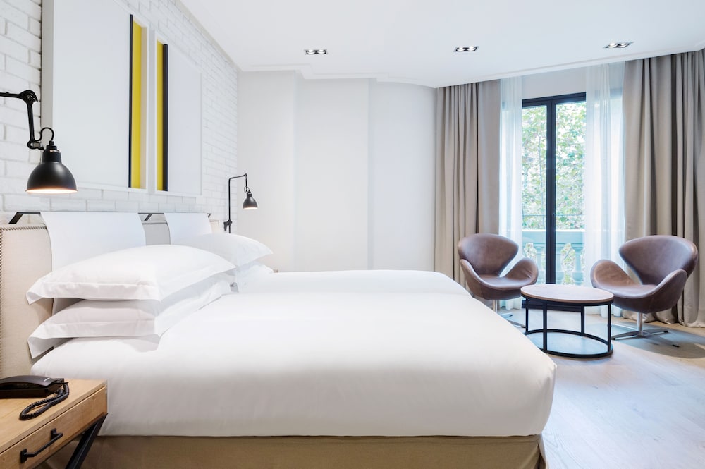 The Corner Hotel 11