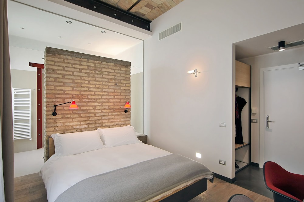 1880 Atypical Rooms 17