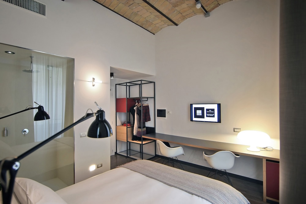 1880 Atypical Rooms 13