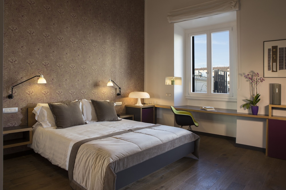 1880 Atypical Rooms 1