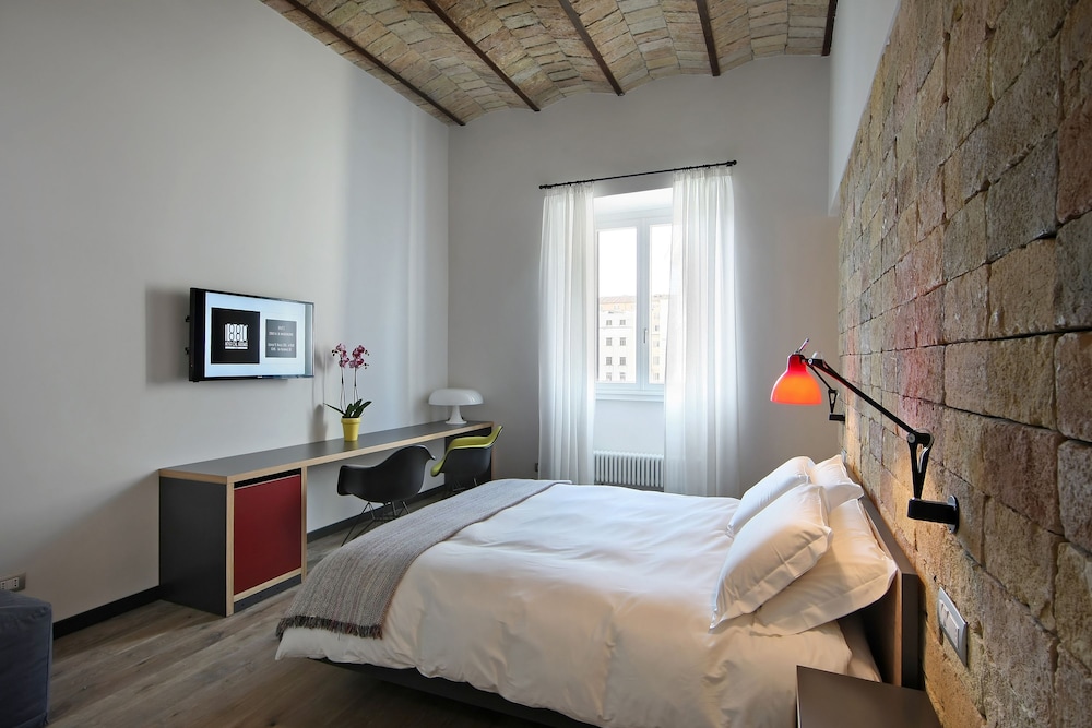1880 Atypical Rooms 10