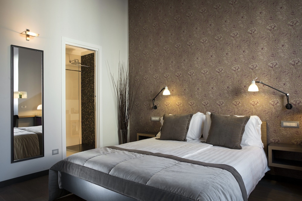 1880 Atypical Rooms 18