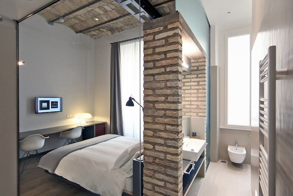 1880 Atypical Rooms 8