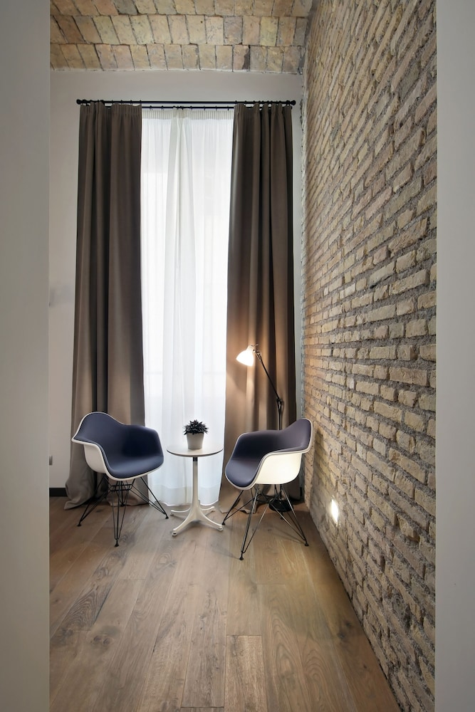 1880 Atypical Rooms 19