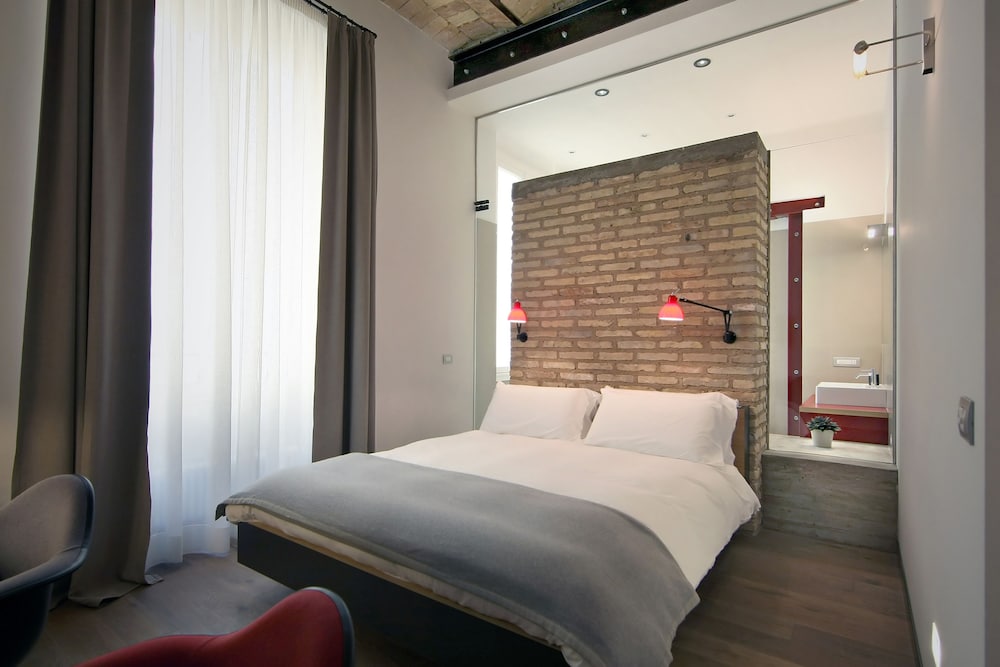 1880 Atypical Rooms 16
