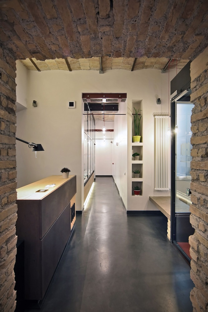 1880 Atypical Rooms 3