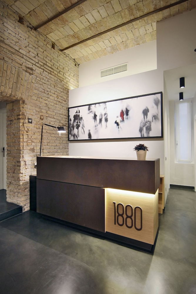 1880 Atypical Rooms 5