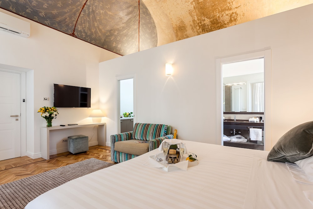 504 Corso Suites 16