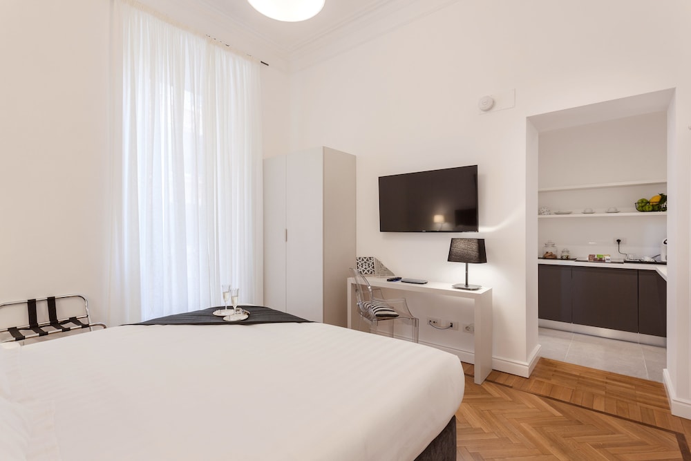 504 Corso Suites 10