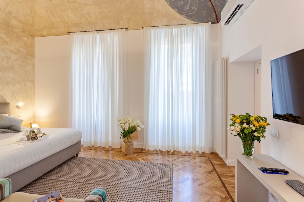 504 Corso Suites 18