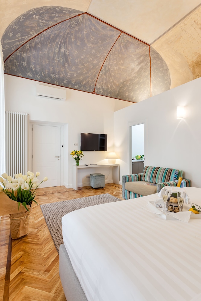 504 Corso Suites 23
